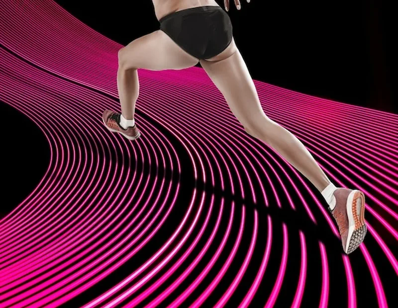 Biegacz na tle neonowej linii w treningu